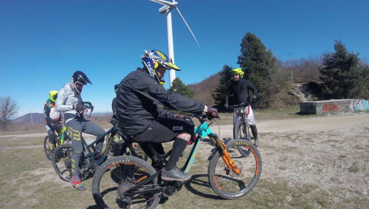 Albergo Aduepassi & Servizio Bike Shuttle فينالي ليغوري المظهر الخارجي الصورة